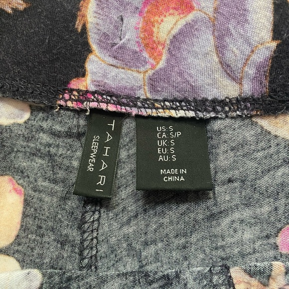 Women’s Tahari Sleepwear - Size Small - Black With Flower Print - Picture 2 of 3
